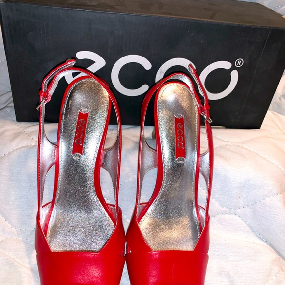 Size  7 Ecco cherry red heeled sandal open toe - Picture 1 of 5